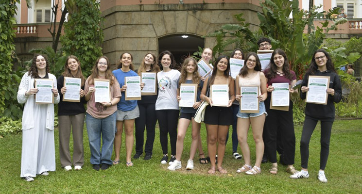 entrega-certificados-acao-social-AleMUN-destaque